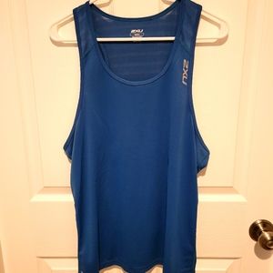 Women's 2XU size M tank